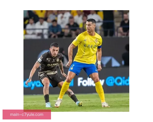 斯坦丘晒与旧队友合照再聚中超